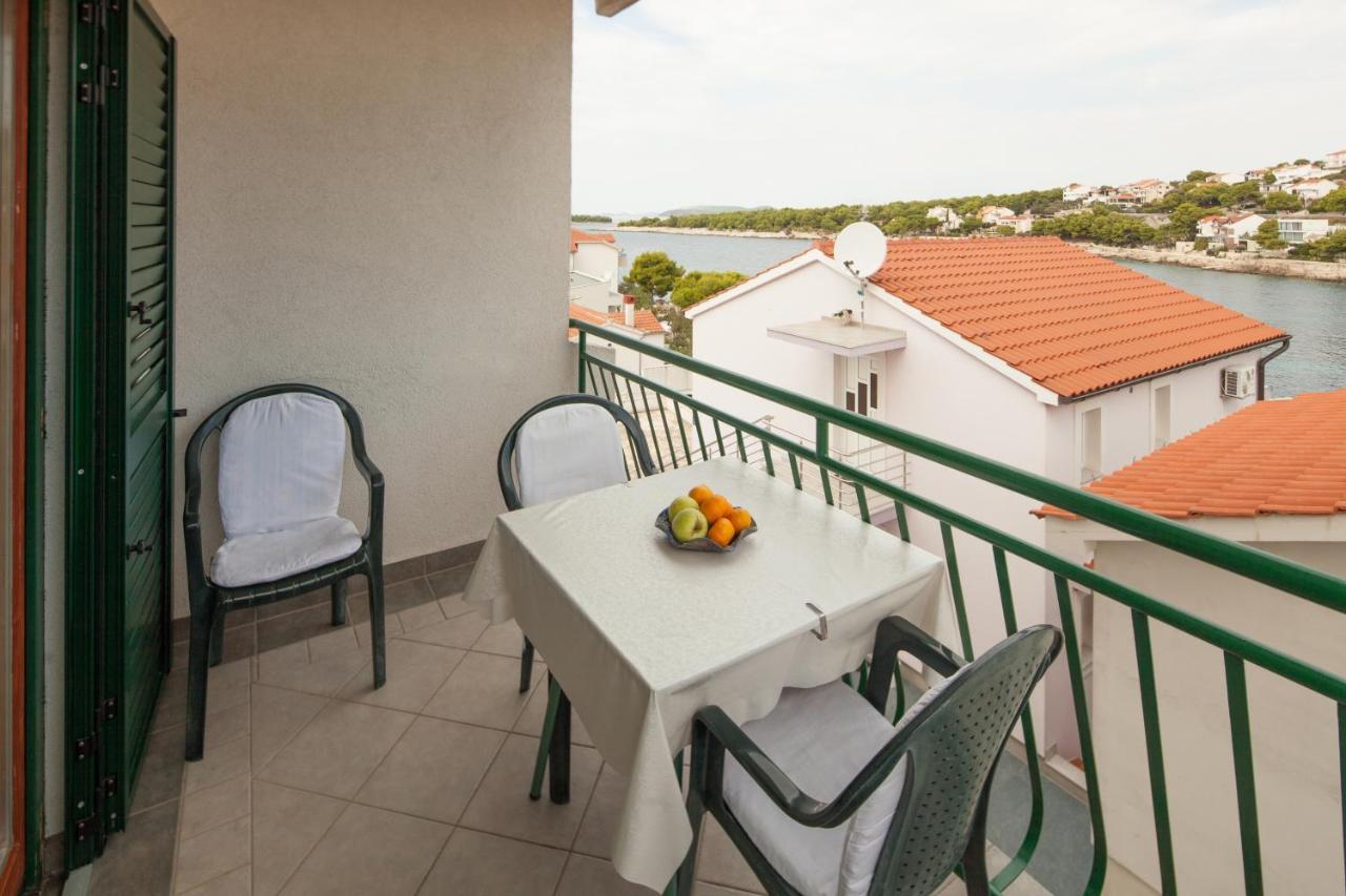 Apartments By The Sea Bilo, Primosten - 4191 Eksteriør bilde